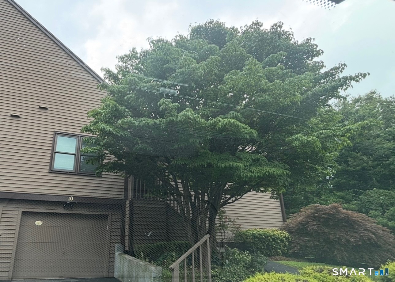10 Juniper Circle, 10, Monroe, CT 06468 | For Sale at $449,000