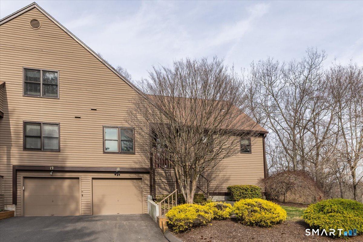10 Juniper Circle, 10, Monroe, CT 06468 | For Sale at $449,000