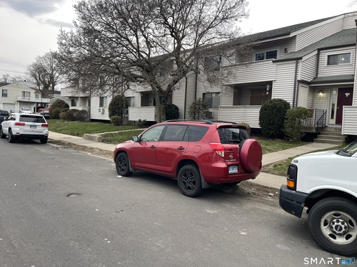  condo home for sale located at 252 Harlem Avenue, c4, Bridgeport, CT 06606