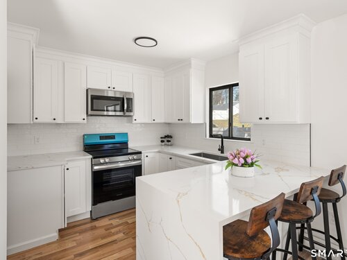  condo home for sale located at 60 Lawn Avenue, 21, Stamford, CT 06902