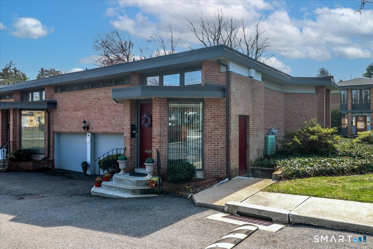 160 Fairfield Woods Road, 20, Fairfield, CT 06825 | For Sale at $499,900