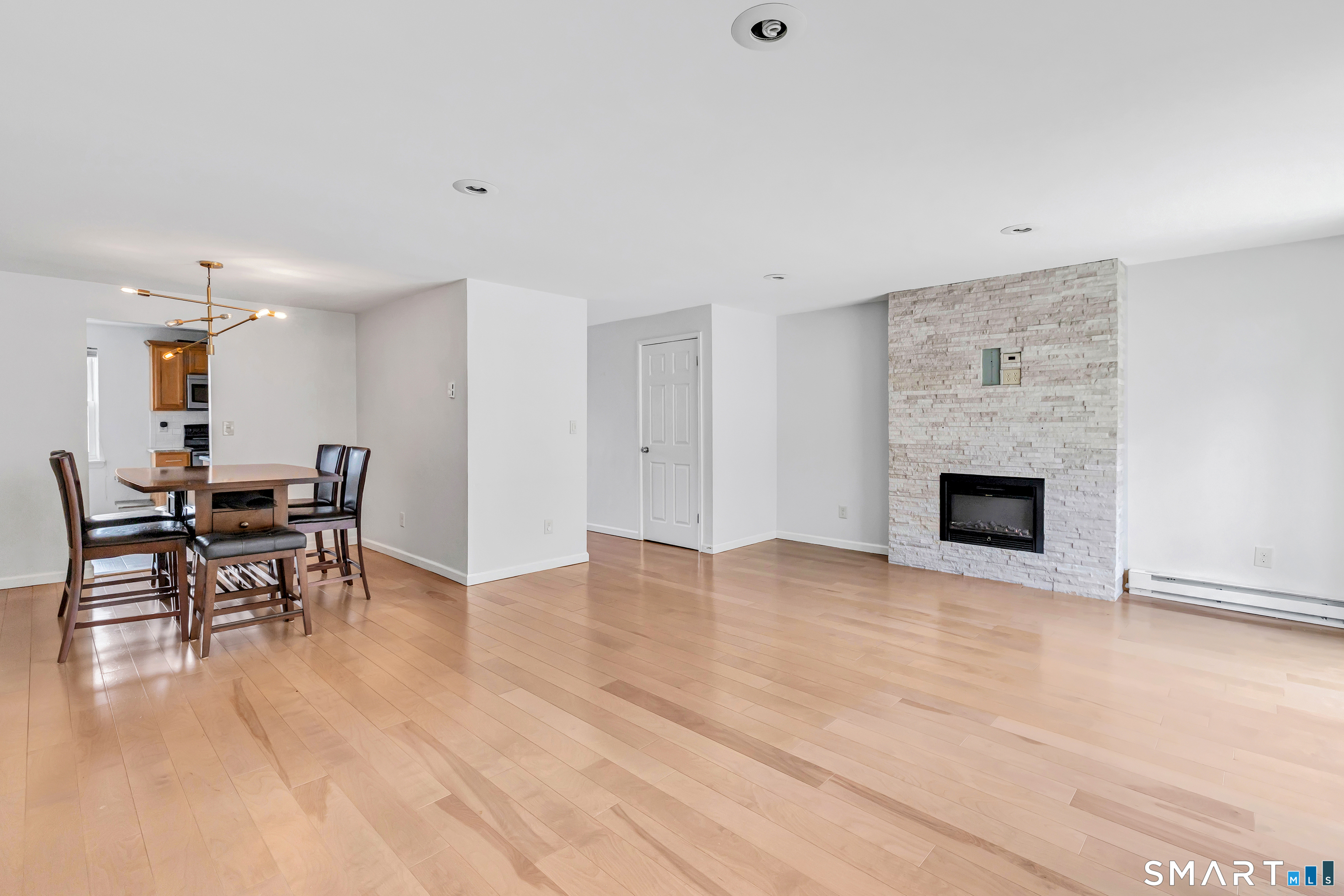 32 Weed Hill Avenue, c, Stamford, CT 06907 | For Sale at $525,000