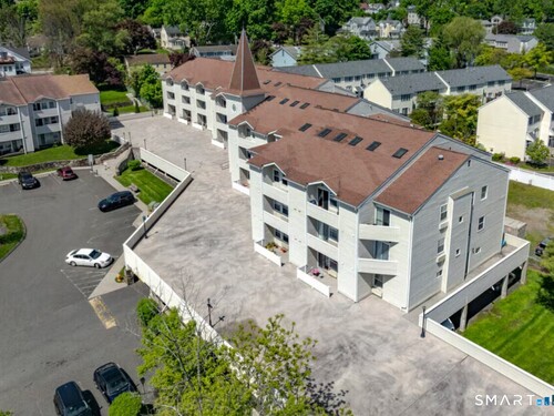  condo home for sale located at 163 South Street, 55, Danbury, CT 06810