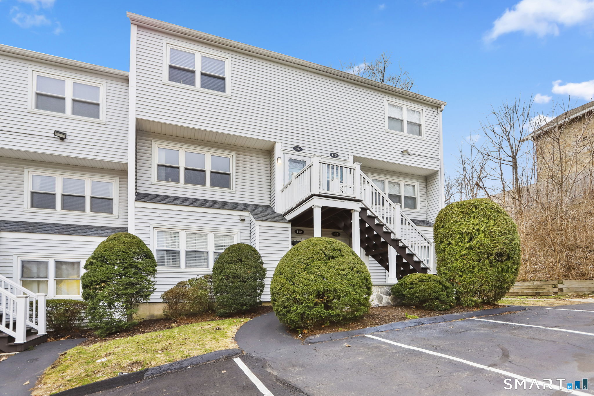 29 Van Buren Avenue, i7, Norwalk, CT 06850 | For Sale at $385,000