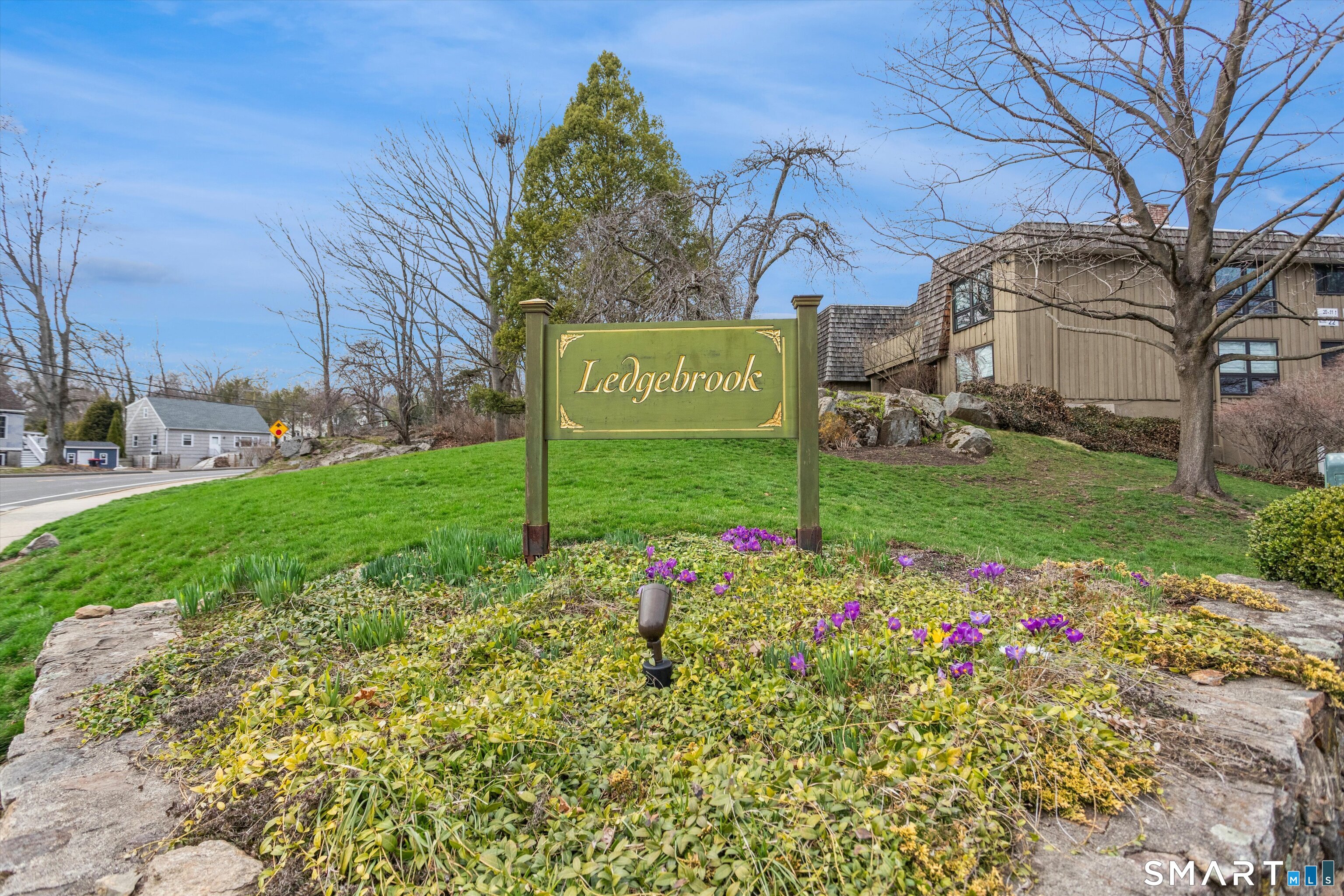 82 Ledgebrook Drive, 82, Norwalk, CT 06854 | For Sale at $495,000