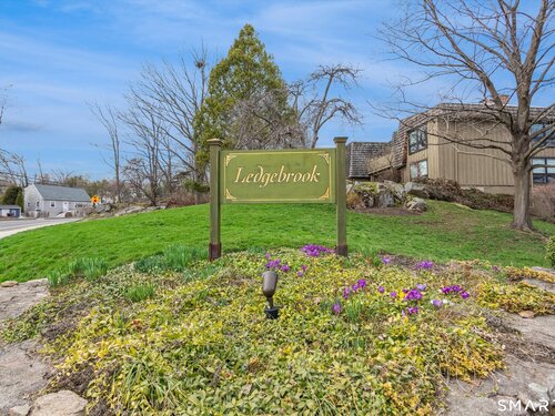  condo home for sale located at 82 Ledgebrook Drive, 82, Norwalk, CT 06854