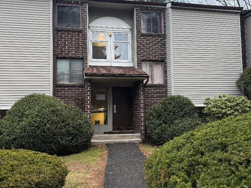  condo home for sale located at 7 Padanaram Road, e129, Danbury, CT 06811