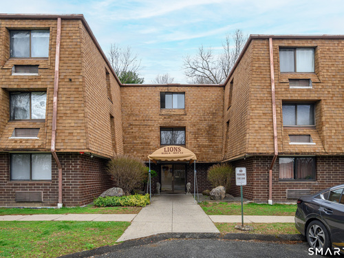  condo home for sale located at 126 Triangle Street, a32, Danbury, CT 06810