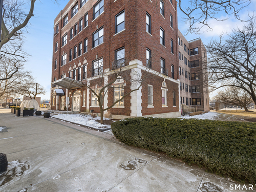  condo home for sale located at 881 Lafayette Boulevard, 4l, Bridgeport, CT 06604