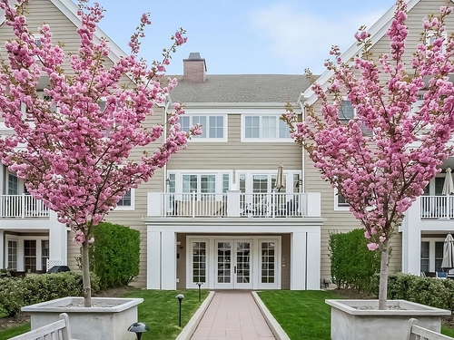  condo home for sale located at 77 Havemeyer Lane, 318, Stamford, CT 06902