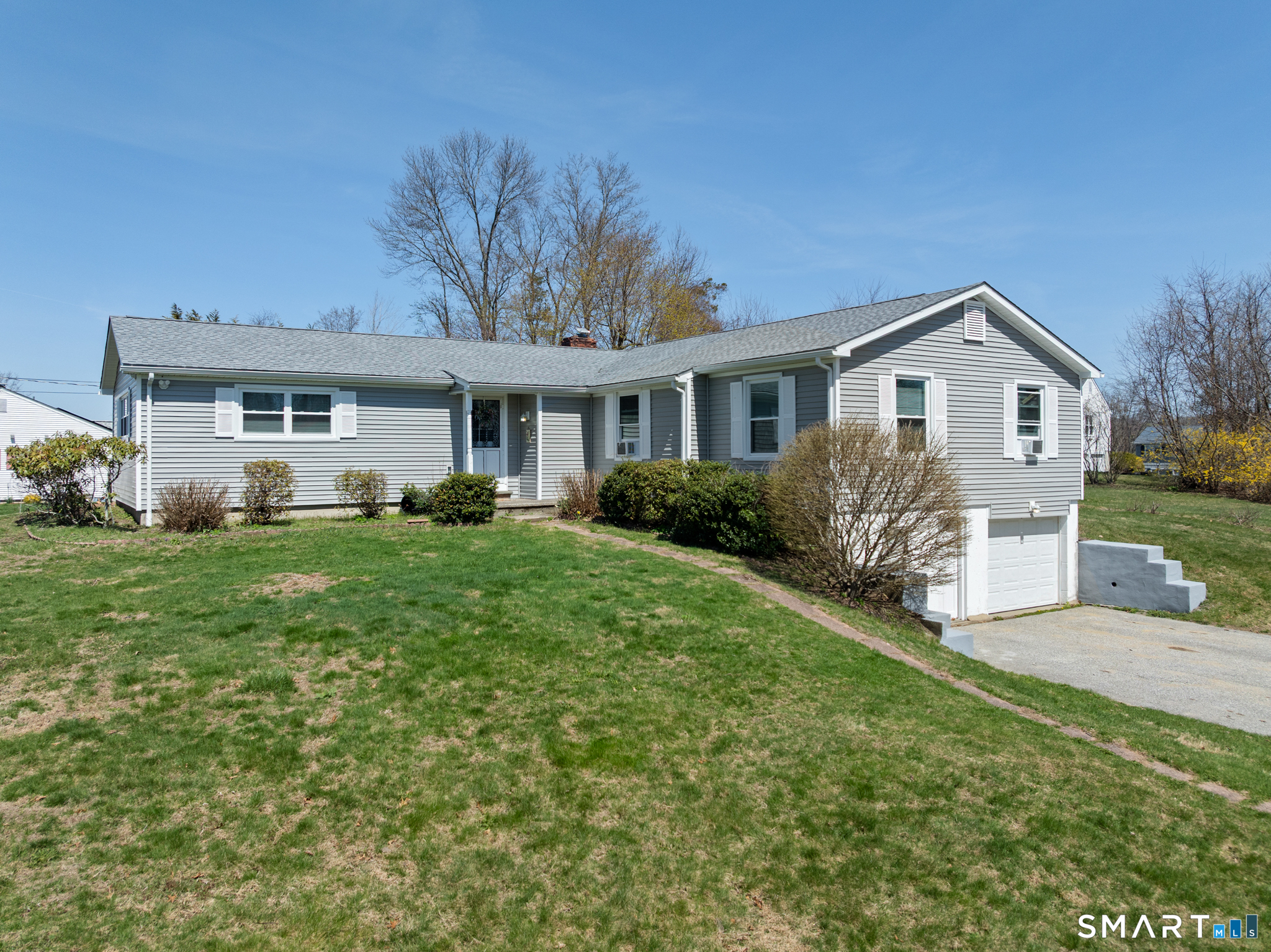 9 Evas Drive, Brookfield, CT 06804 | For Sale at $538,000