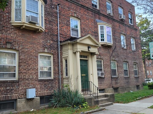  co-op home for sale located at 557 Wilmot #6 Avenue, Bridgeport, CT 06607