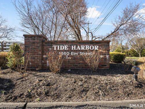  condo home for sale located at 1460 Elm Street, 124, Stratford, CT 06615