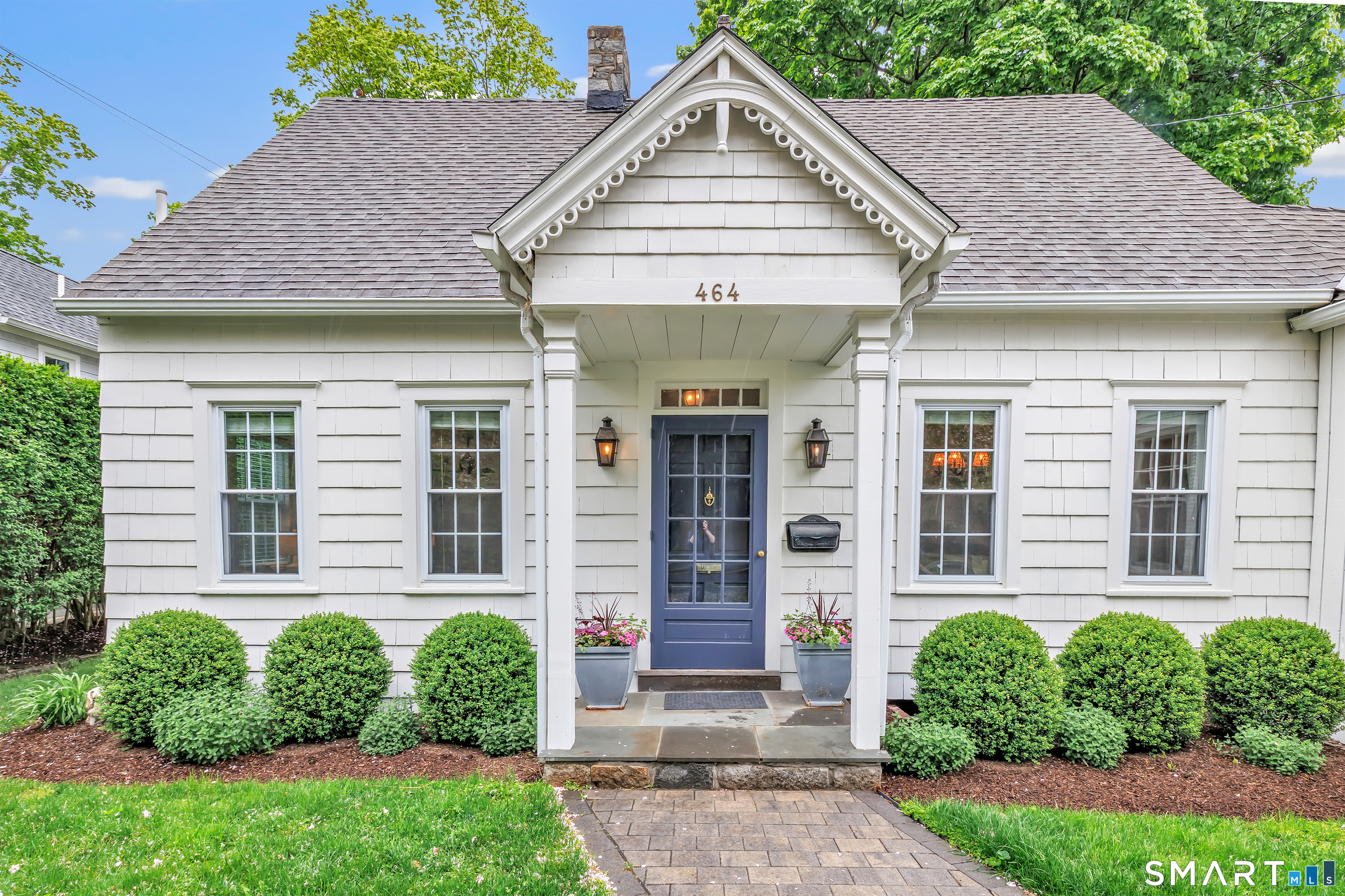 464 Round Hill Road, Fairfield, CT 06824 | For Sale at $1,075,000