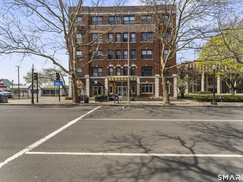  condo home for sale located at 881 Lafayette Boulevard, 3k, Bridgeport, CT 06604