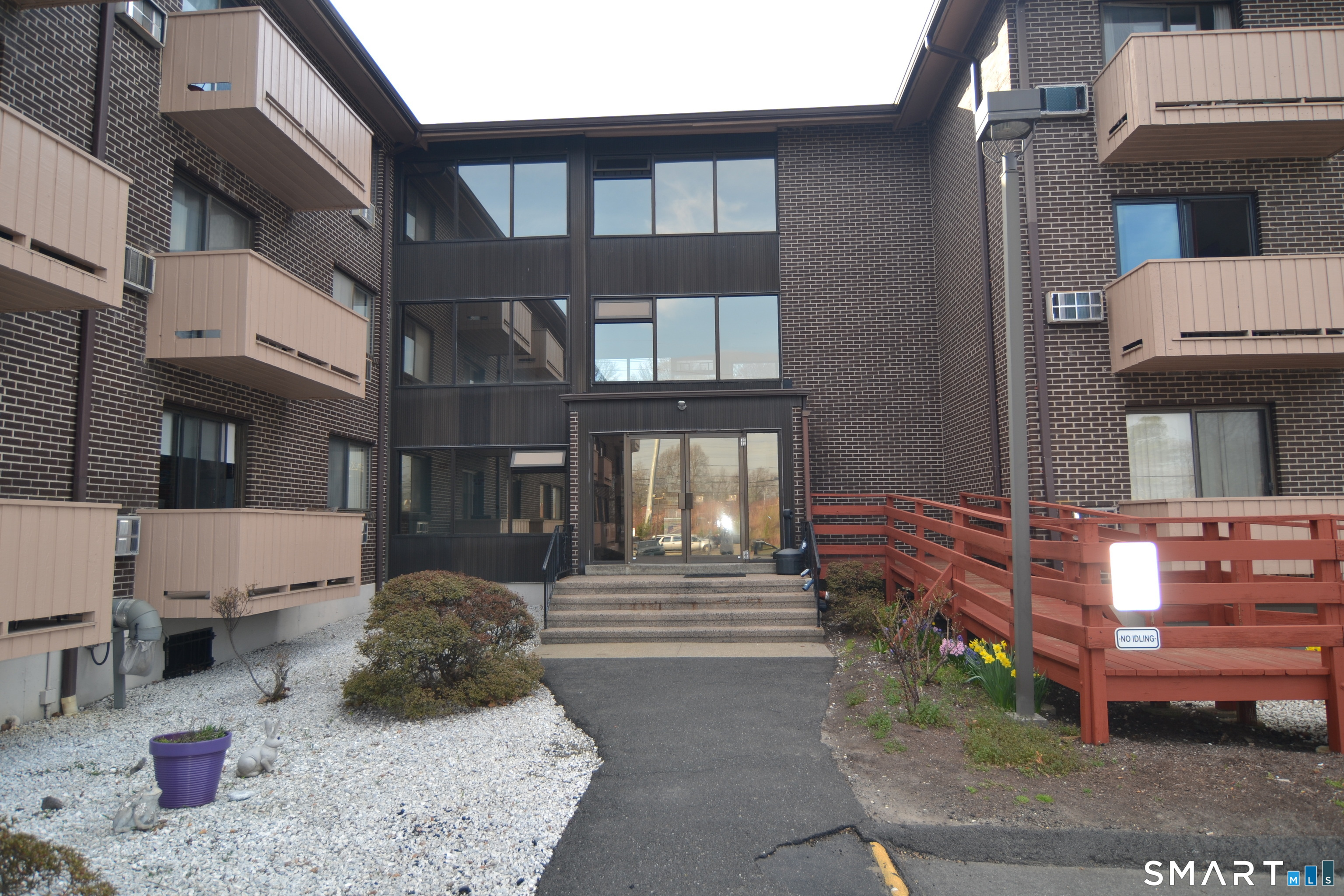 40 California Street, b6, Stratford, CT 06615 | For Sale at $185,000