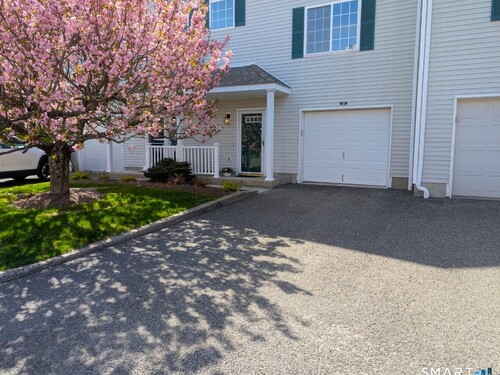  townhouse condo for sale located at 14 South Street, 32, Danbury, CT 06810
