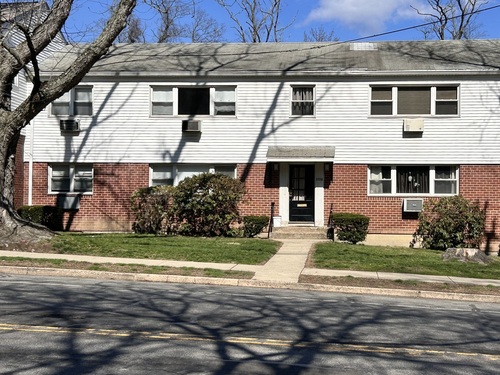  condo home for sale located at 2756 Madison Avenue, 1a, Bridgeport, CT 06606