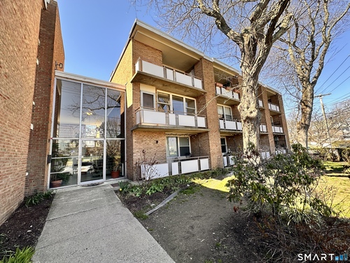  condo home for sale located at 25 Ellsworth Street, 17, Bridgeport, CT 06605