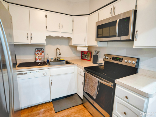  condo home for sale located at 333 Vincellette Street, 23, Bridgeport, CT 06606