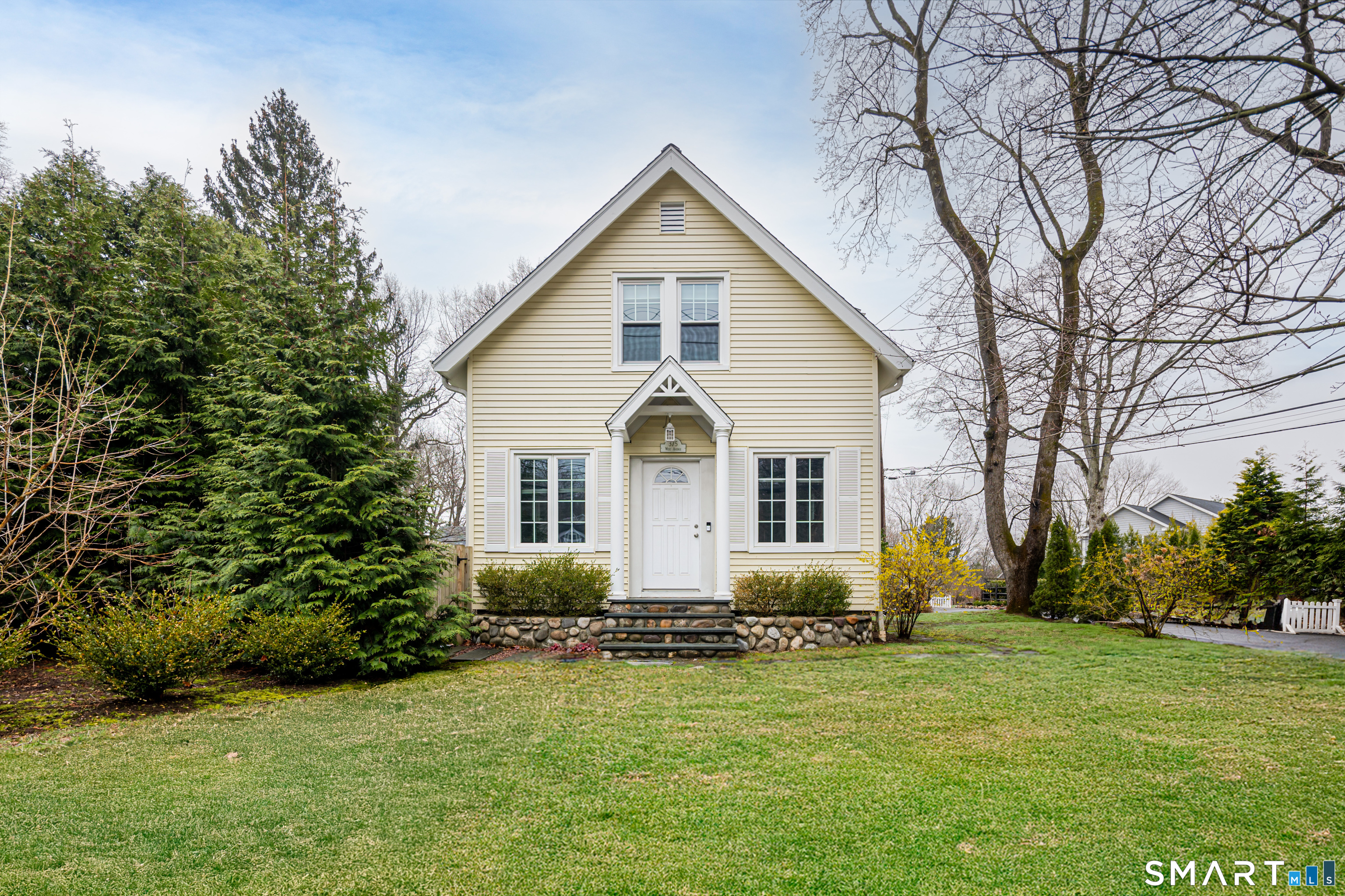 375 West Avenue, Darien, CT 06820 | For Sale at $895,000