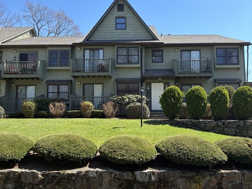  condo home for sale located at 462 Glendale Avenue, 11, Bridgeport, CT 06606