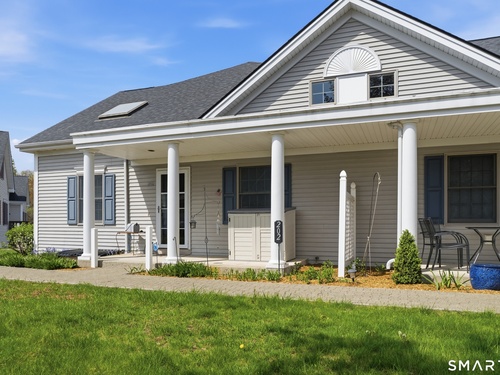  condo home for sale located at 202 Stoney Way, 202, New Fairfield, CT 06812