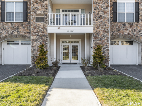  condo home for sale located at 1211 Brookside Court, 1211, Newtown, CT 06470