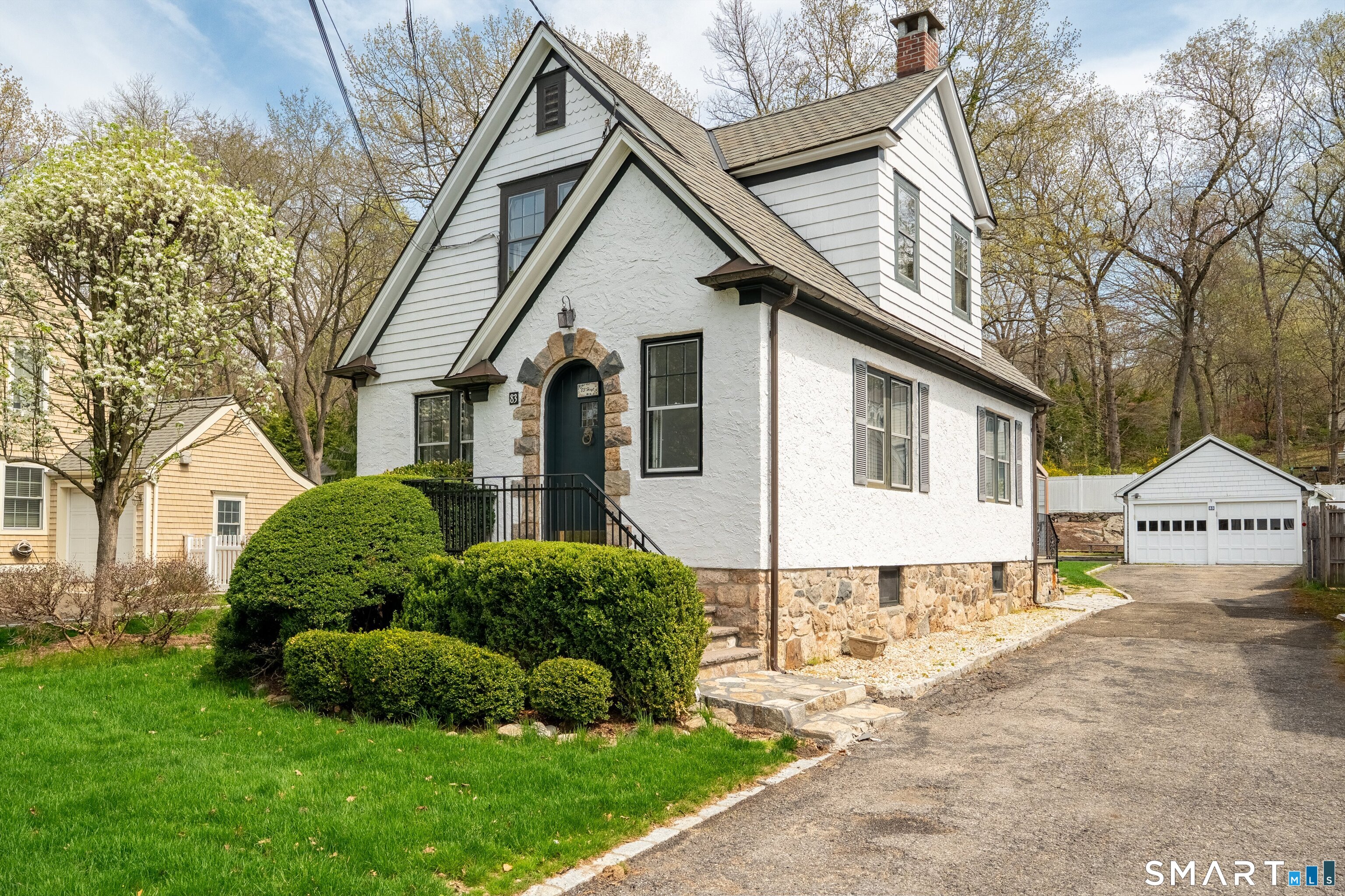 83 Hoyt Street, Darien, CT 06820 | For Sale at $995,000