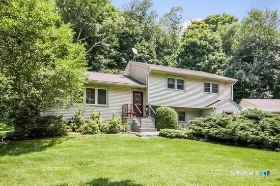 16 Sherwood Road, Ridgefield, CT 06877 | For Sale at $748,333