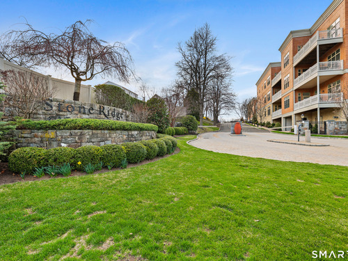  condo home for sale located at 50 Stone Ridge Way, 2a, Fairfield, CT 06824