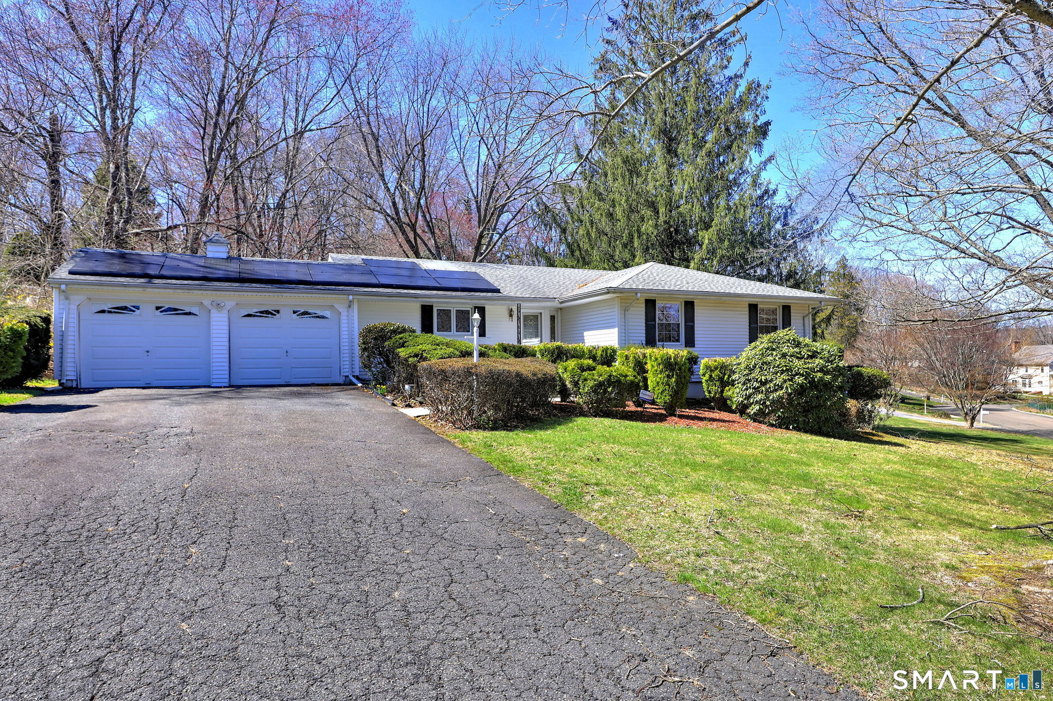 28 Grandview Drive, Trumbull, CT 06611 | For Sale at $574,900