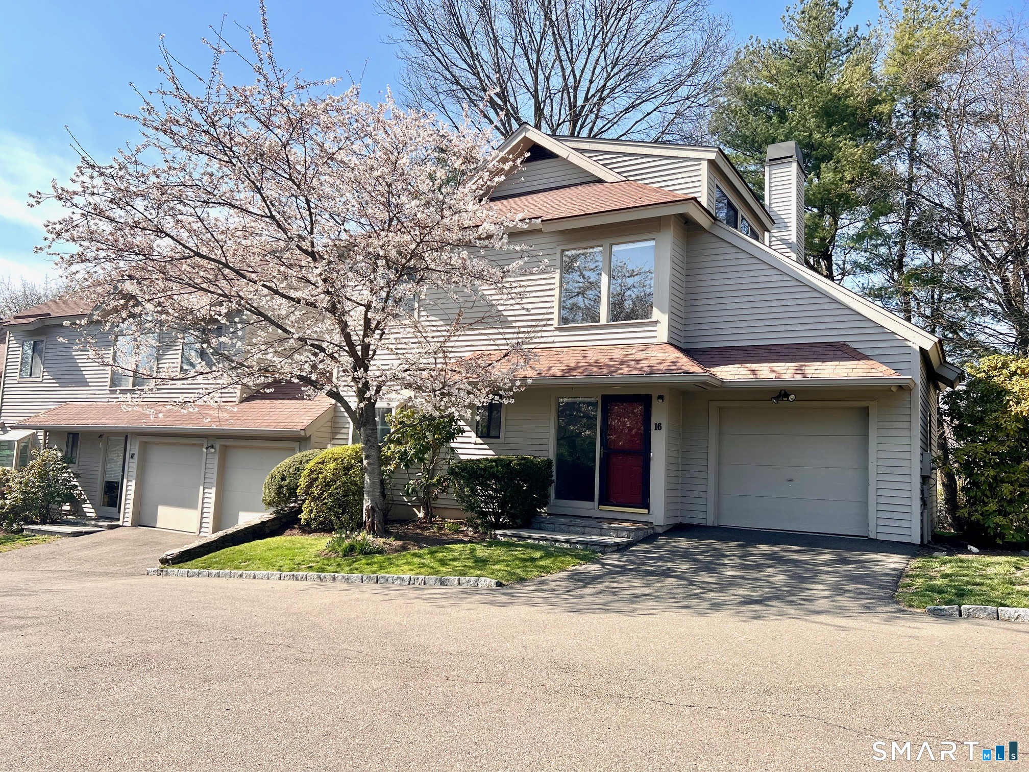 320 Strawberry Hill Avenue, 16, Stamford, CT 06902 | For Sale at $722,000