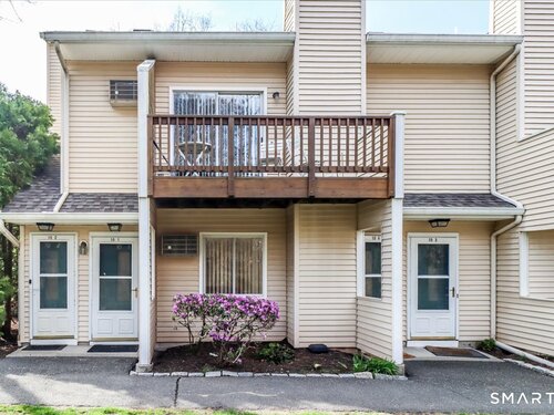  condo home for sale located at 8 Rose Lane, 10-1, Danbury, CT 06811