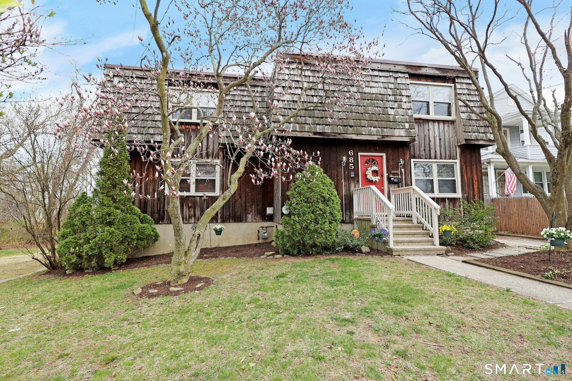 685 Knapps Highway, Fairfield, CT 06824 | For Sale at $699,900