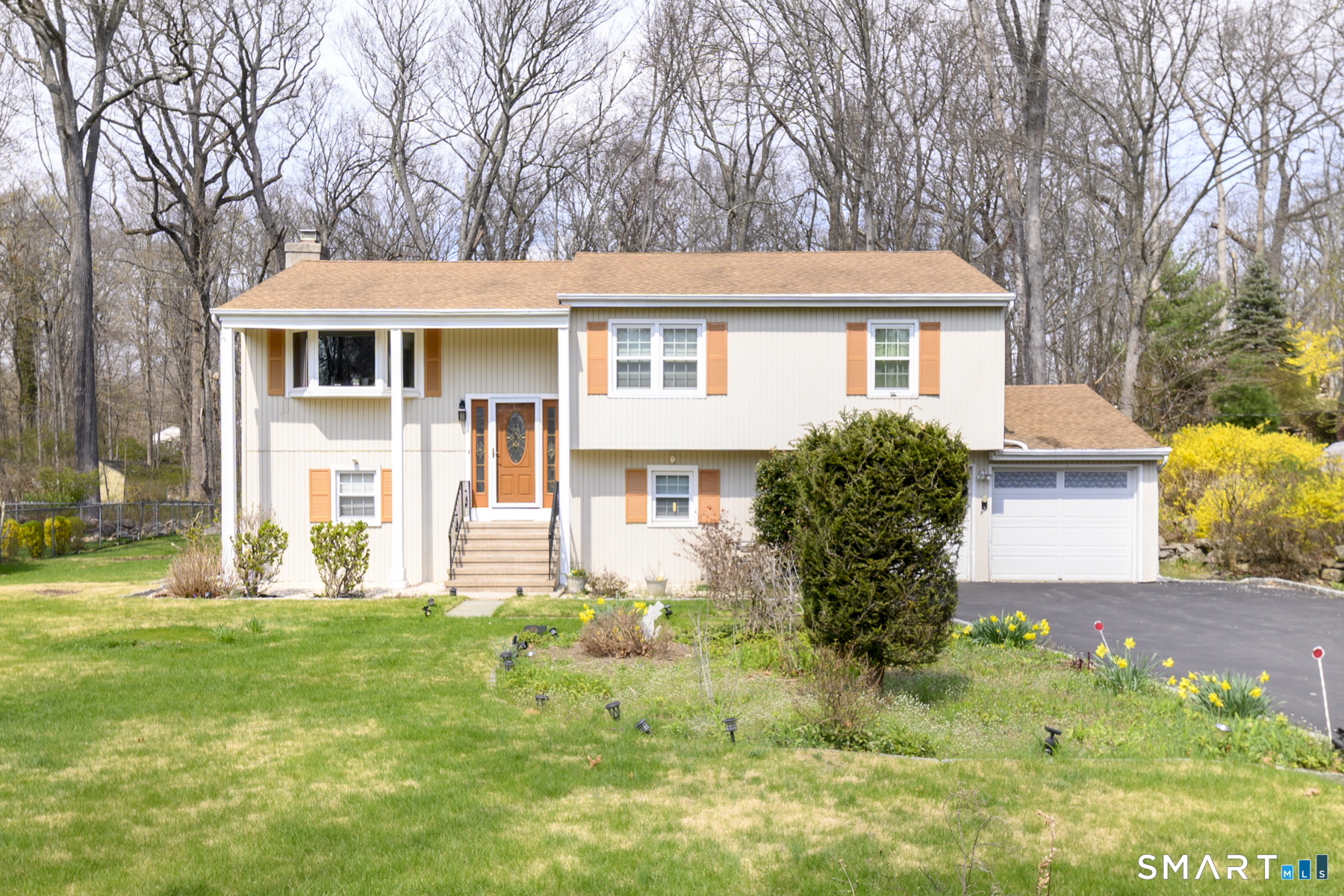 43 Hidden Brook Drive, Stamford, CT 06907 | For Sale at $825,000