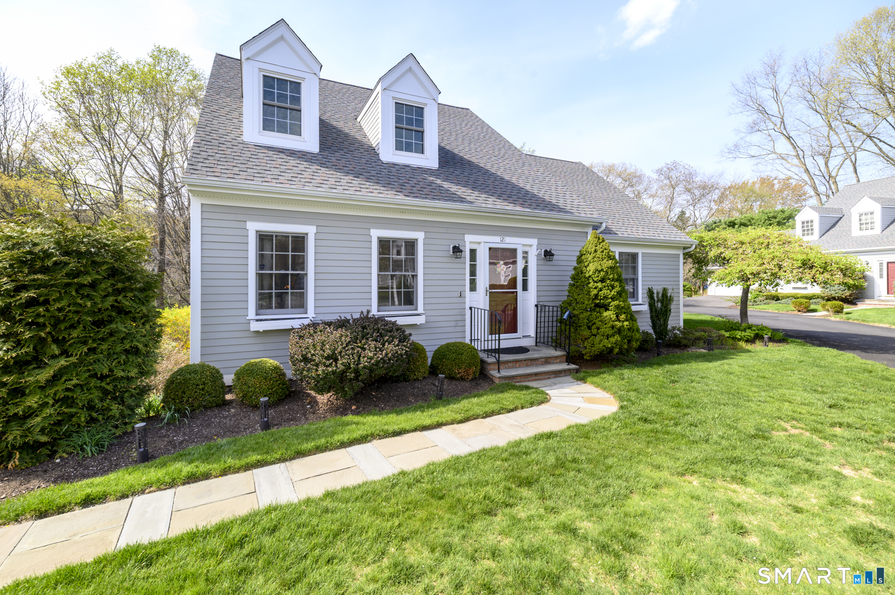 121 Crosby Street, 121, Fairfield, CT 06825 | For Sale at $910,000