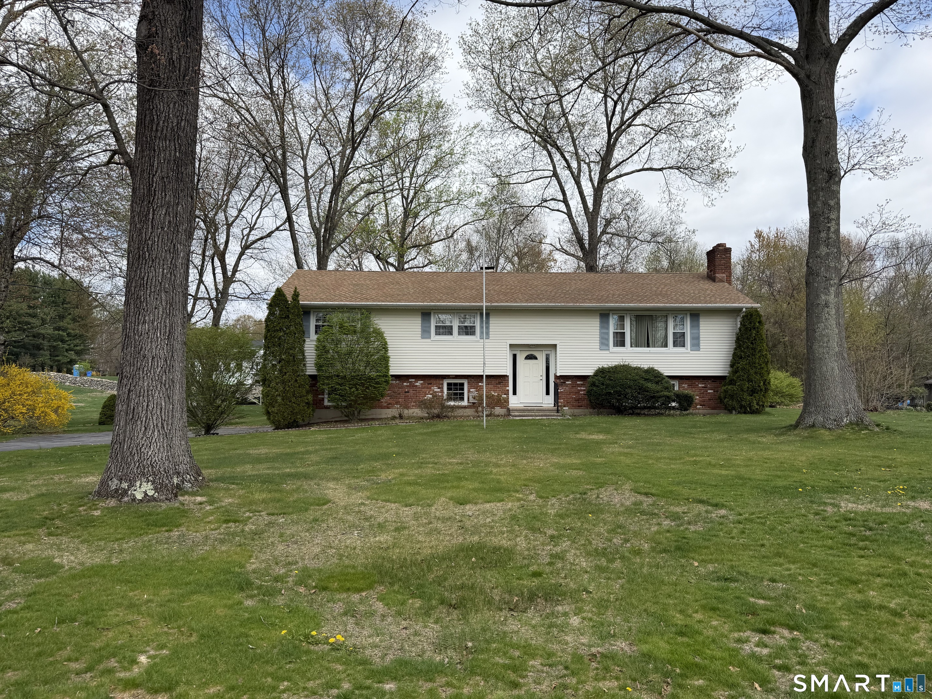 14 Abbey Lane, Shelton, CT 06484 | For Sale at $549,900