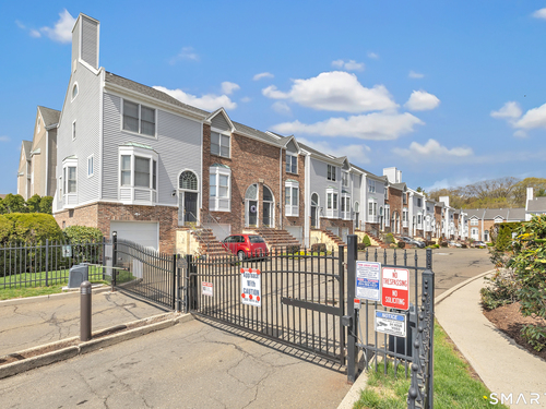  townhouse condo for sale located at 2612 North Avenue, f9, Bridgeport, CT 06604