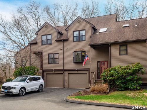  townhouse condo for sale located at 6 Echowoods Circle, 6, Monroe, CT 06468