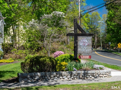  condo home for sale located at 8 Rose Lane, 22-9, Danbury, CT 06811