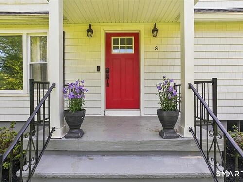  single family home for sale located at 8 Ferndale Drive, Easton, CT 06612