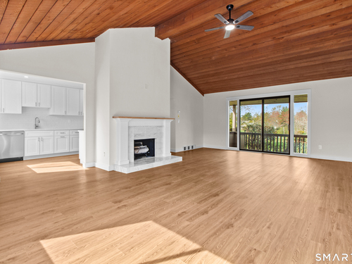  condo home for sale located at 564 Pequot Lane, a, Stratford, CT 06614