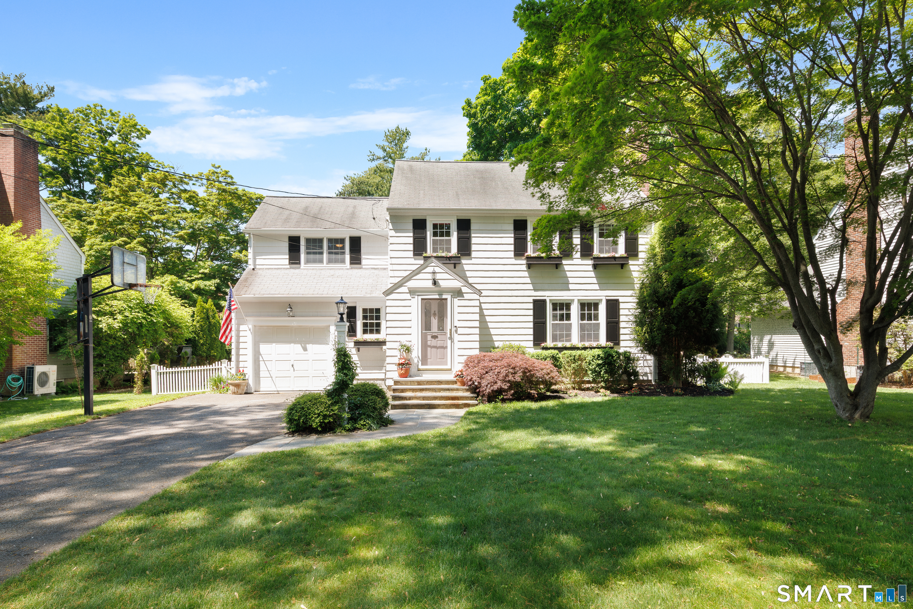179 Lawrence Road, Fairfield, CT 06824 | For Sale at $1,550,000