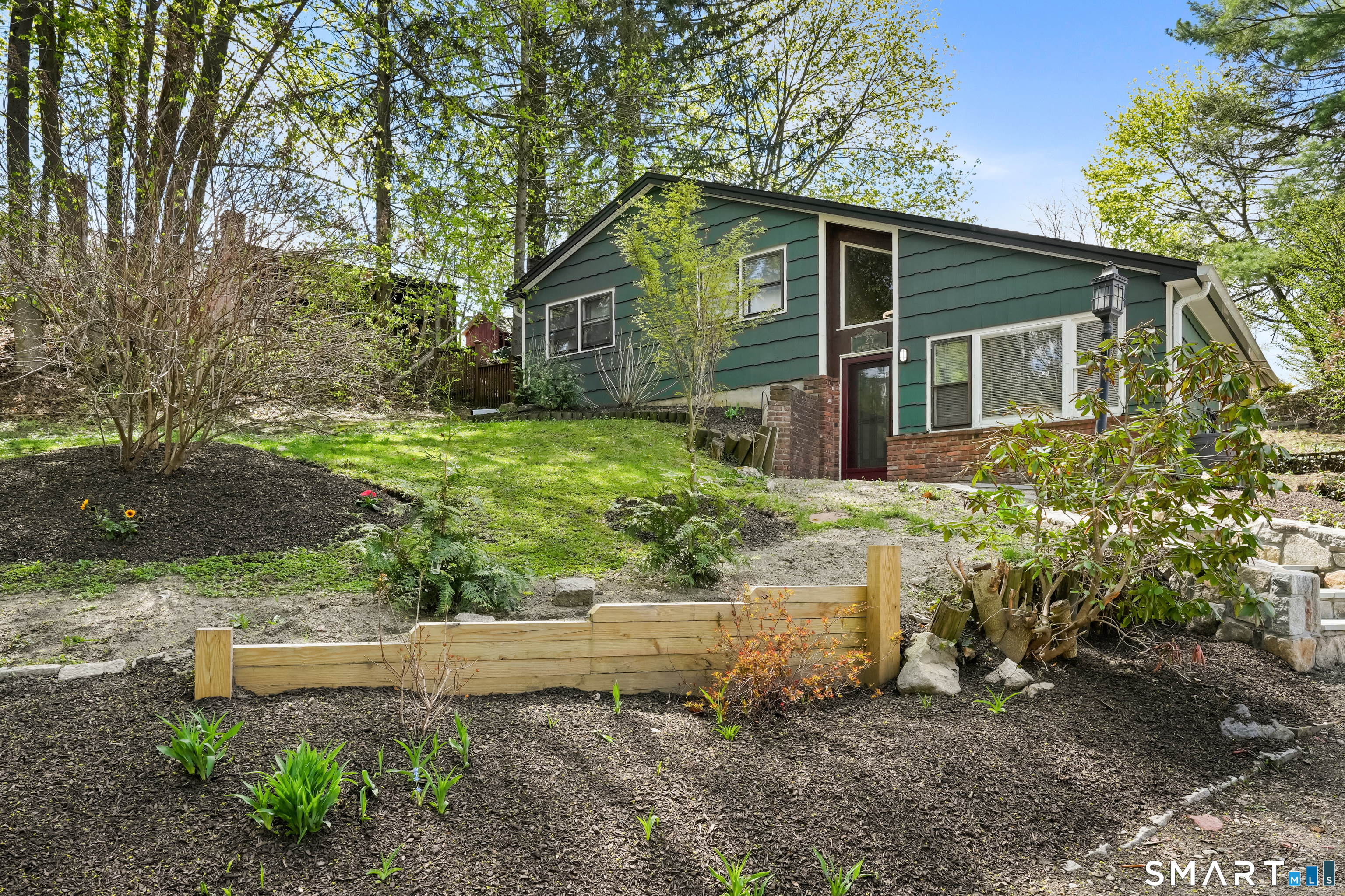 25 Oxford Street, Bethel, CT 06801 | For Sale at $410,000