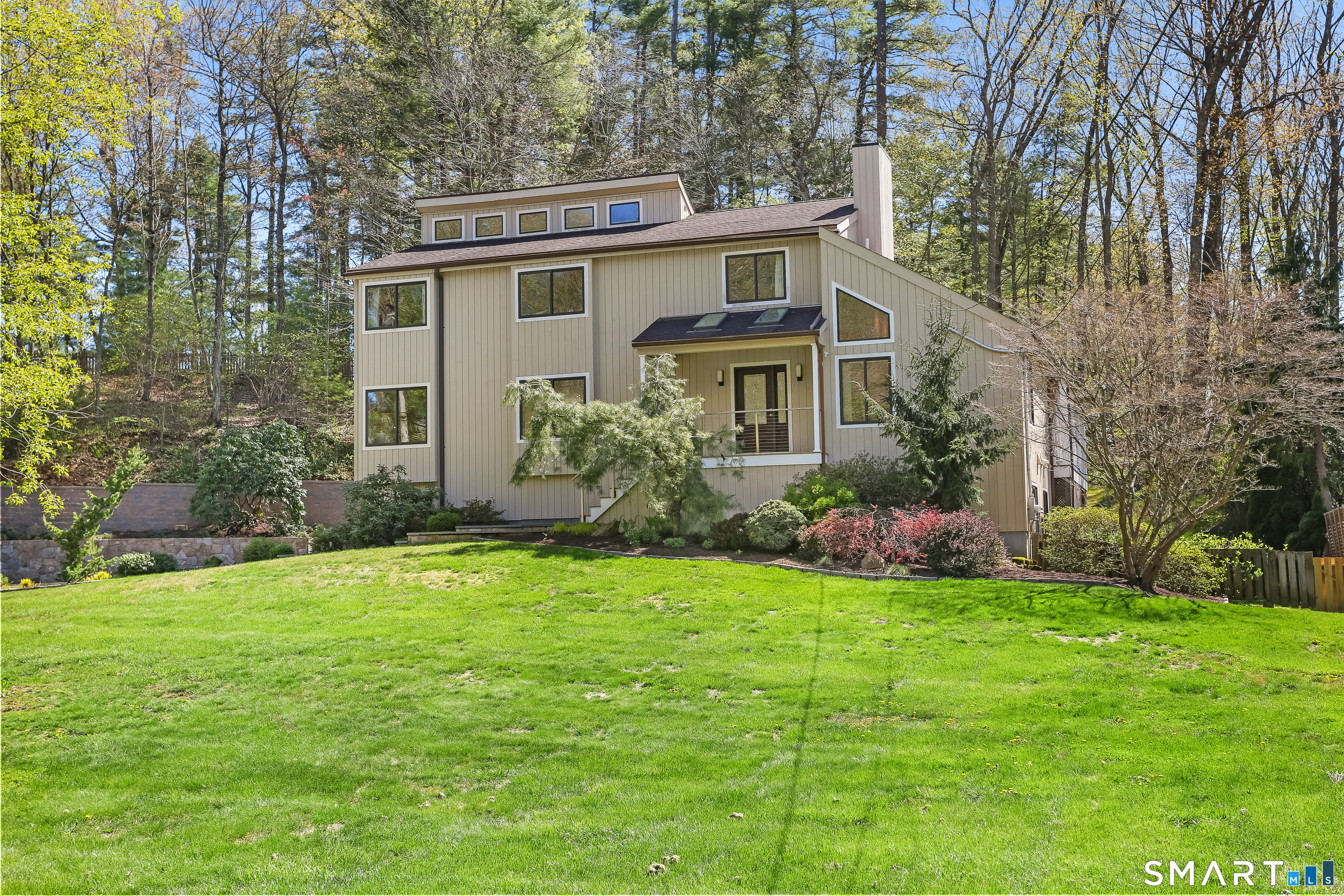 286 Strobel Road, Trumbull, CT 06611 | For Sale at $949,000