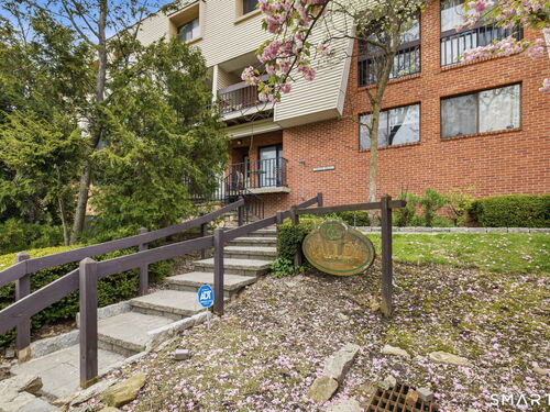  townhouse condo for sale located at 1 Valley Road, 207, Stamford, CT 06902