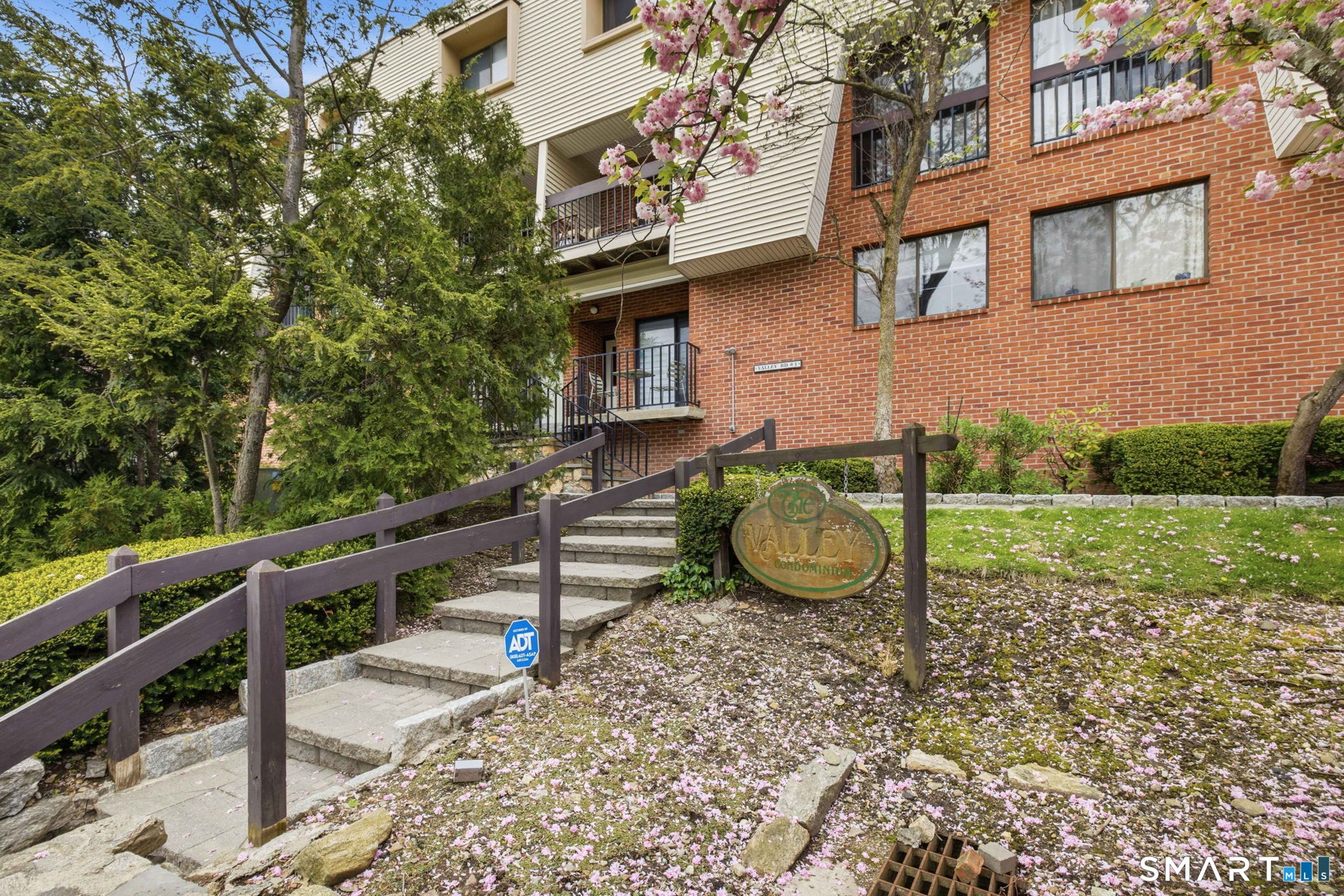 1 Valley Road, 207, Stamford, CT 06902 | For Sale at $499,900