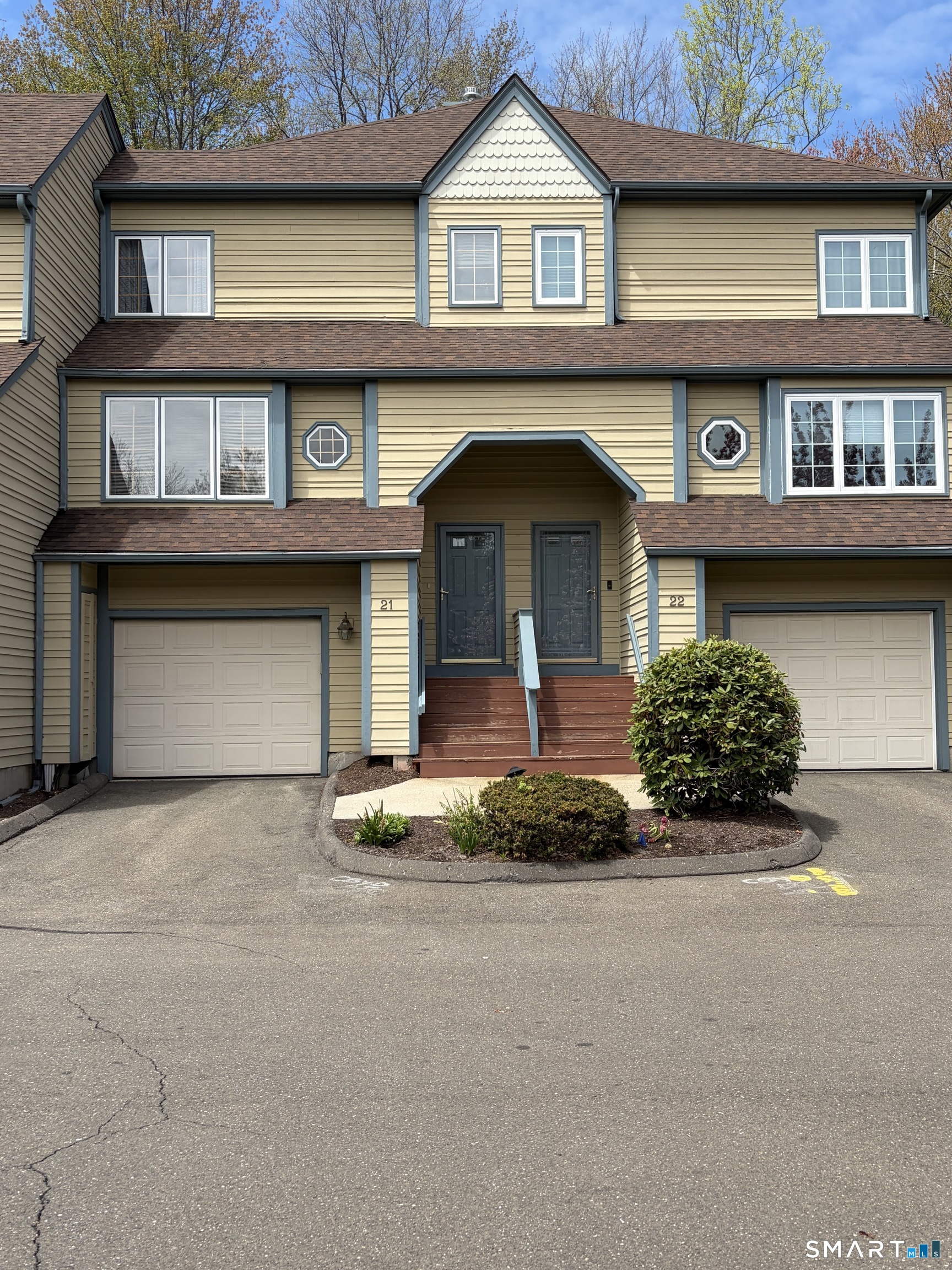 21 L Hermitage Drive, 21, Shelton, CT 06484 | For Sale at $399,950