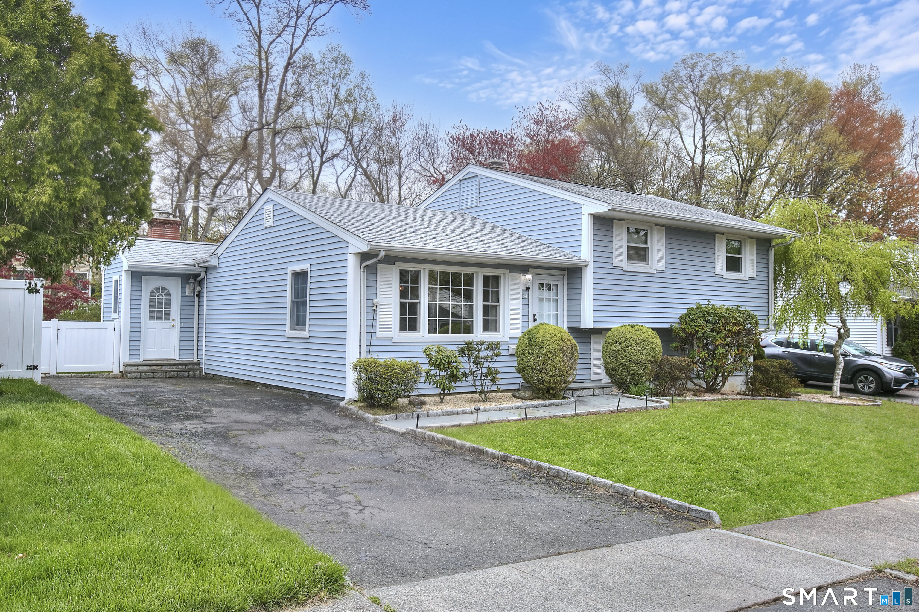 84 Youngstown Road, Fairfield, CT 06824 | For Sale at $765,000